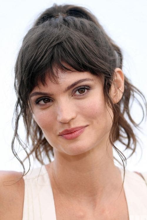 Foto di Charlbi Dean